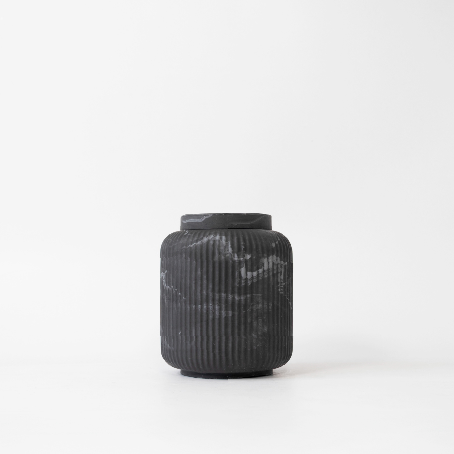 Buddy pet urn. Image of fluted contemporary urn in black.