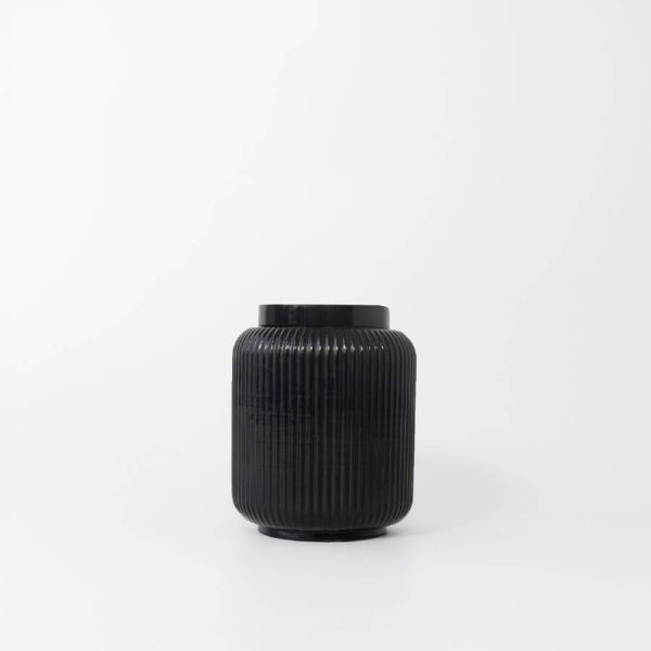 Buddy pet urn. Image of fluted contemporary urn in black.